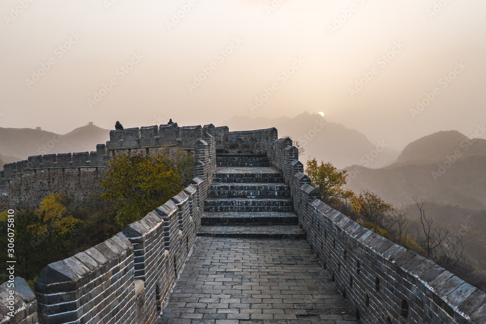 Fototapeta premium Scenic panoramic view of the Great Wall Jinshanling portion close to Beijing, on a sunny day of autumn, in China