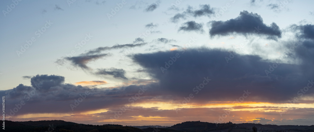 Fototapeta premium beautiful sky at sunrise in the south of France