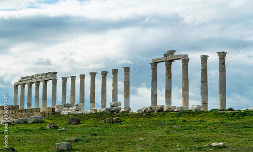 Foto The historic city walls of the ancient city of Laodicea, home to one of the first churches of Christianity