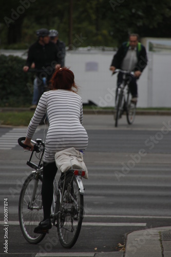 Biking in the city © Laiotz