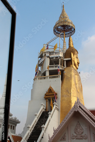 buddhist temple (Wat Intharavihan) in bangkok (thailand) photo