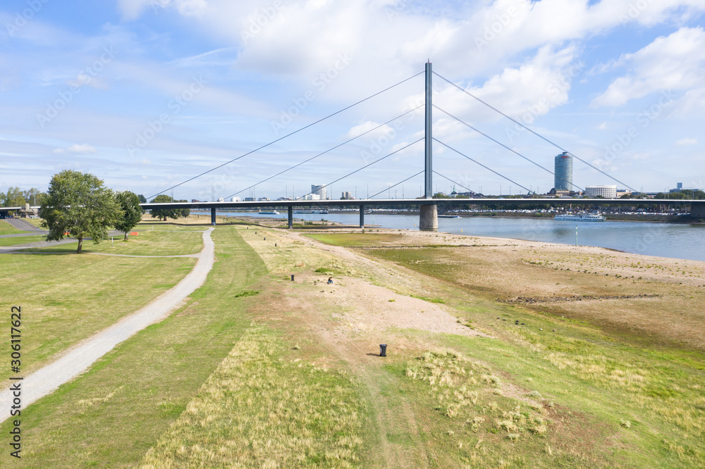 Fototapeta premium Rheinufer in Düsseldorf - Germany
