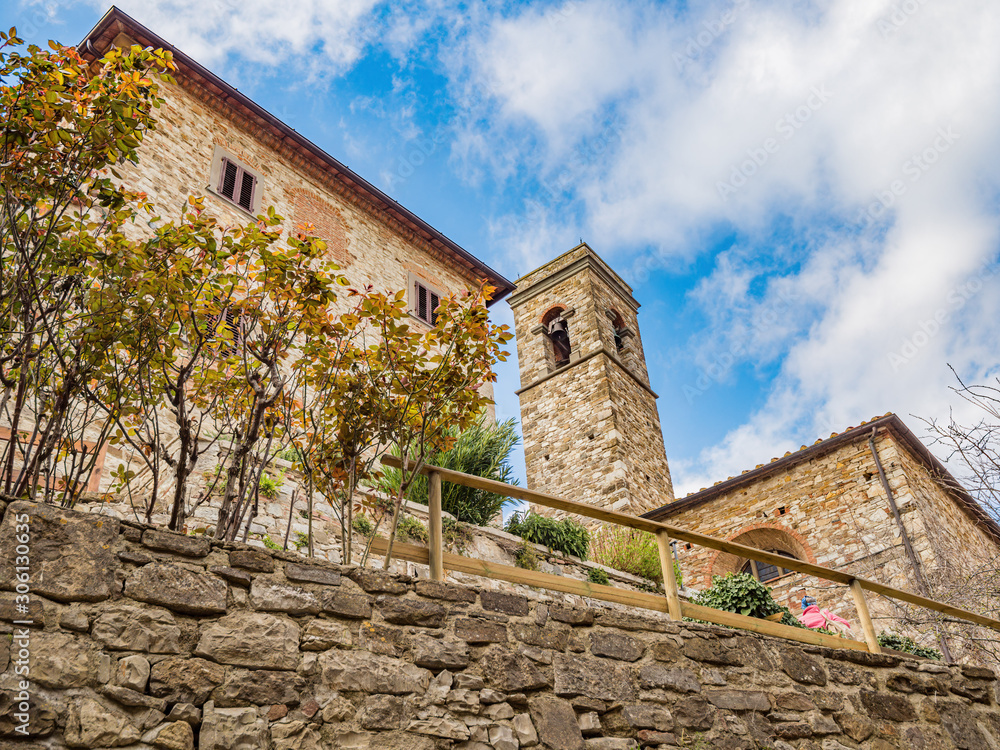 Φωτογραφία Montefioralle, a village in Tuscany, a frazione of the comune of Greve in Chianti
