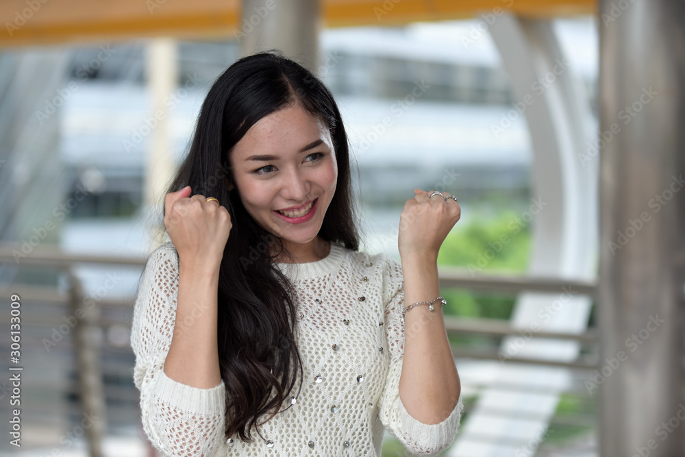 the capital of Thailand.Friends have come together to meet the appointment expressed joy.Friends are walking around the city, the capital of Thailand.Friends have come together to meet the appointment expressed joy.Friends are walking around the city,