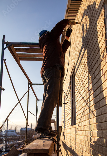 Installation of siding on the walls of the house