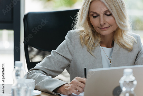 pensive, smiling businesswoman sitting at desk in meeting room Free Download pensive, smiling businesswoman sitting at desk in meeting room - GFXLoad