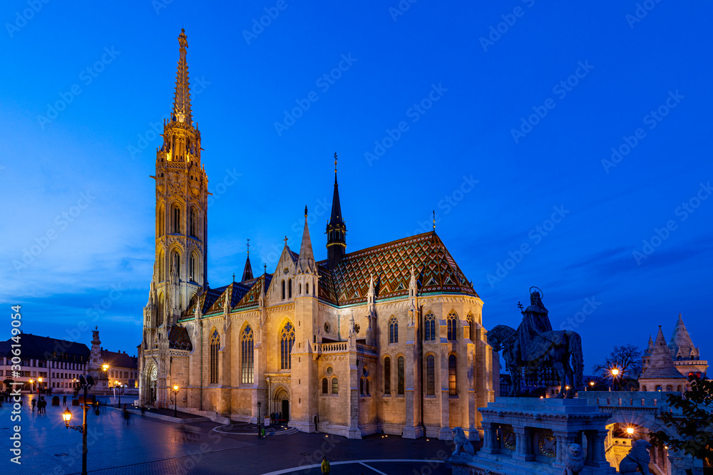 Fototapeta premium Newly renovated Mathias Church in Budapest is a big attraction for tourists all over the world. Budapest's beauty shown at night through many centuries of architecture, Hungary.