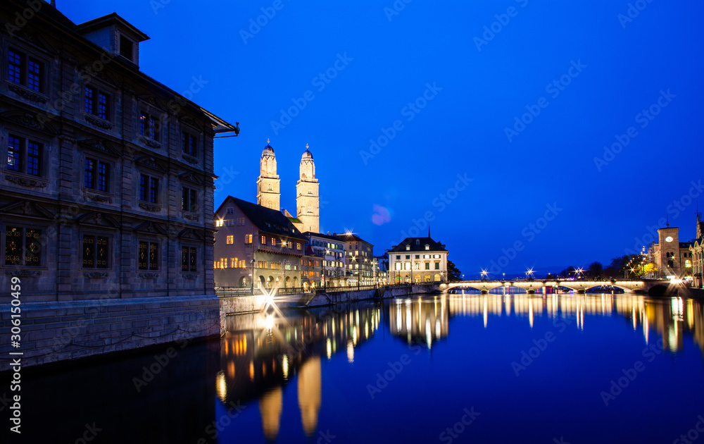 Obraz premium scenic view of historic Zurich city center with famous Fraumunster and Grossmunster Churches and river Limmat at Lake Zurich, Canton of Zurich, Switzerland