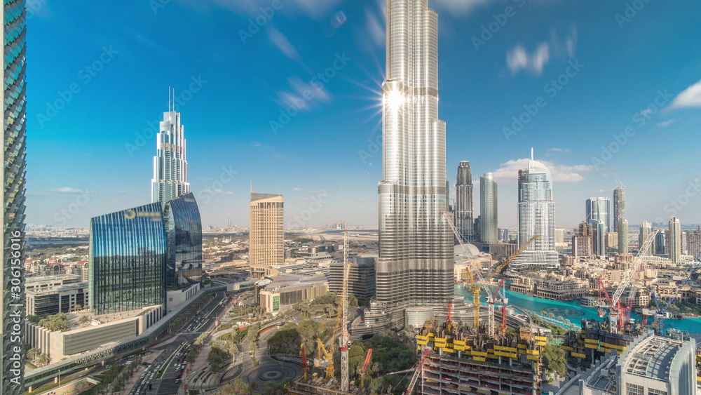 Obraz premium Panoramic skyline view of Dubai downtown with mall, fountains and skyscrapers aerial timelapse