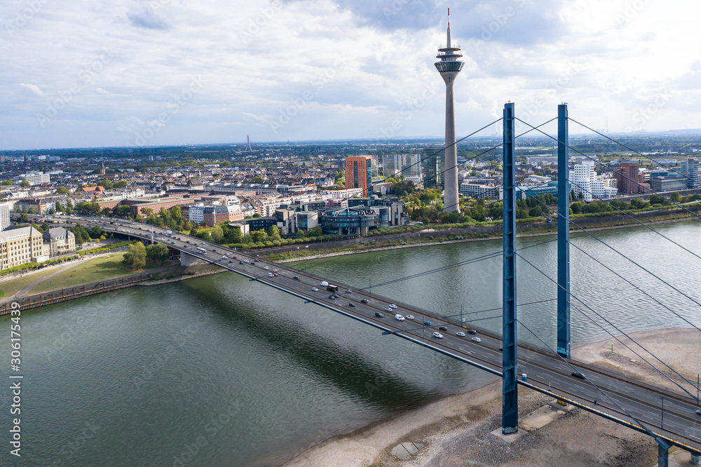 Rheinkniebrücke in Düsseldorf - Germany