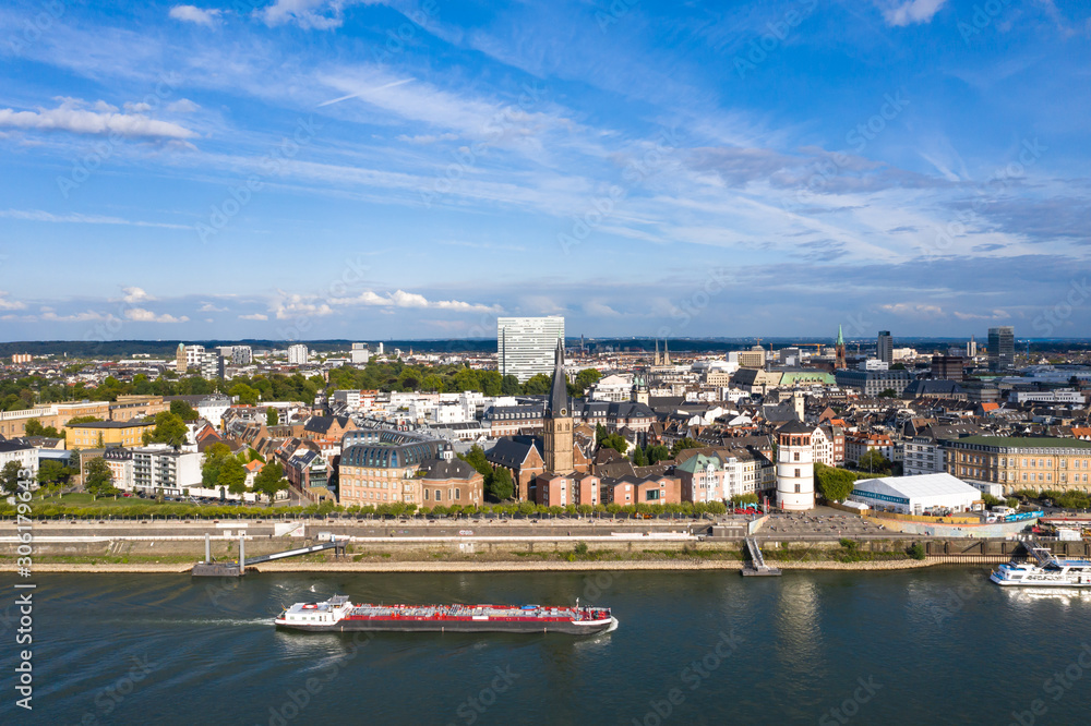 Fototapeta premium Rheinufer in Düsseldorf - Germany