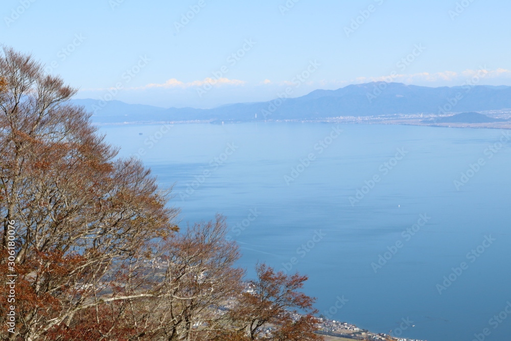 紅葉と琵琶湖