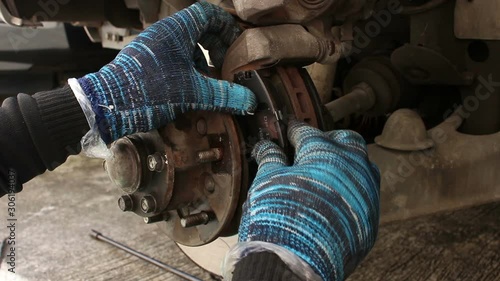 technician change disk brake pads