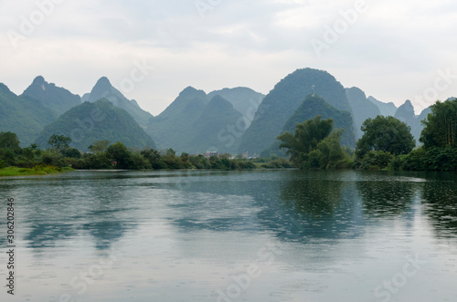 Yulong river and mountains on a rainy day (Yangshuo, China) © jmubalde