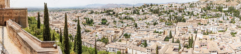 Vista panorámica de la ciudad de Granada desde la Alambra
