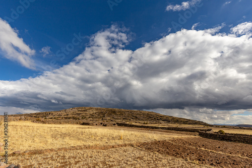 Obraz na płótnie Mount Pachatata on the island of Amantani, lake Titicaca, Peru. w salonie