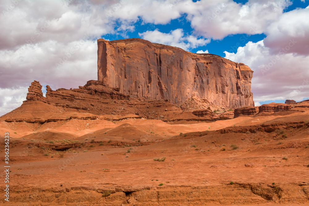 Fototapeta premium Red rocks of Monument Valley. Navajo Tribal Park landscape, Utah/Arizona, USA
