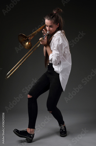Bild auf Leinwand Portrait of a dancing girl with a trombone