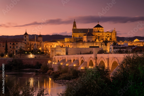 Obraz na płótnie Roman Bridge and Guadalquivir river after the sunset, Great Mosque, Cordoba, Spain w salonie