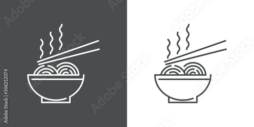 Logotipo de ramen y noodles. Icono plano lineal fideos chinos en bol con palillos en fondo gris y fondo blanco