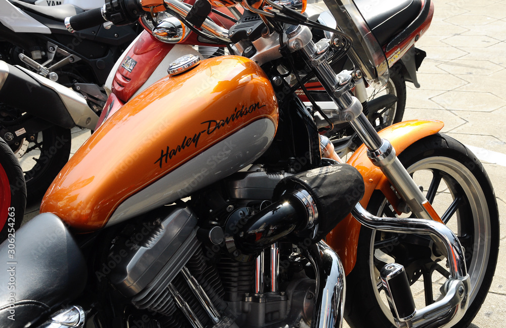Custom motorcycle fuel tanks deals