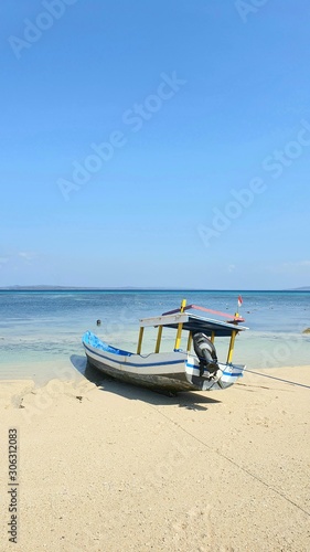 boat on the beach © melaticinintya