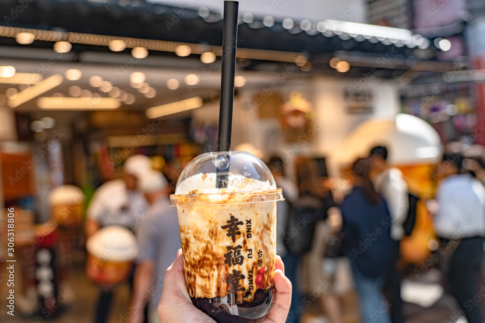 Obraz premium Xing Fu Tang, Popular Brown Sugar Bubble Milk Store in Ximending main street market, Wanhua district. Taipei, Taiwan