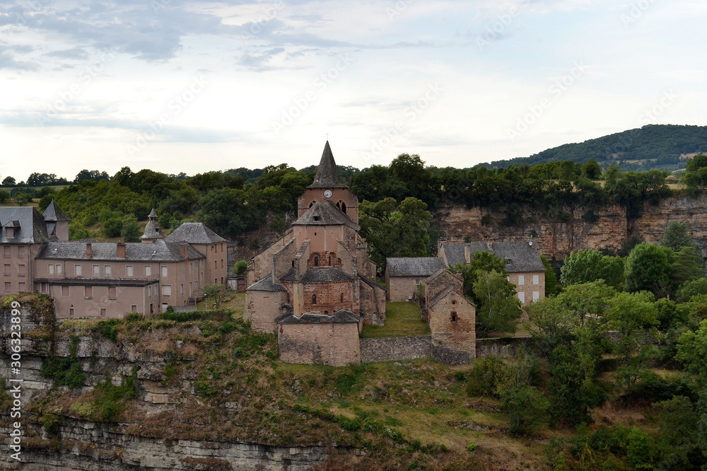 Promenade à Bozouls, le trou de Bozouls, Canyon, église Sainte Fauste dans l'Aveyron, Région Occitanie, France