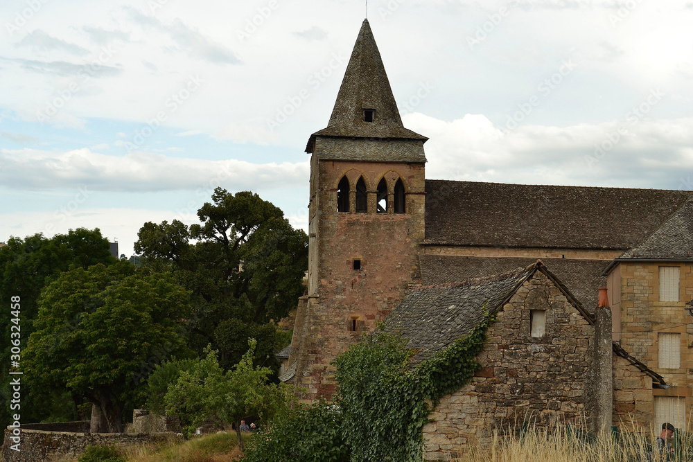 Promenade à Bozouls, le trou de Bozouls, Canyon, église Sainte Fauste dans l'Aveyron, Région Occitanie, France