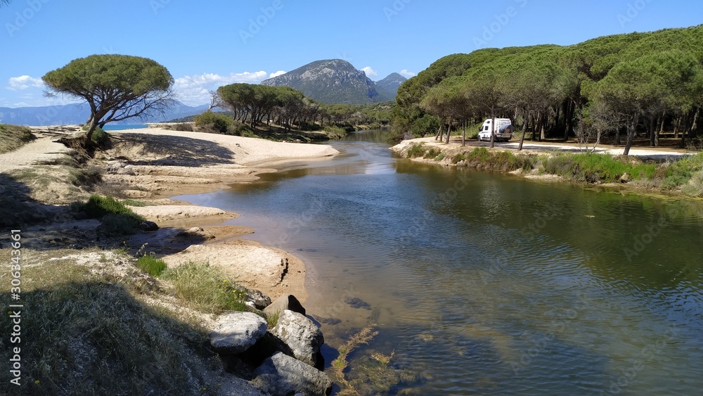 Trendurlaub Traumstrand Sardinien Stellplatz Wohnmobil Camping Glamping Vanlive Vanlife Campingbus mobile working digital live digitale nomaden wohnmobil Trendurlaub Traumstrand Sardinien Stellplatz Wohnmobil Camping Glamping Vanlive Vanlife Campingbus mobile working digital live digitale nomaden wohnmobil