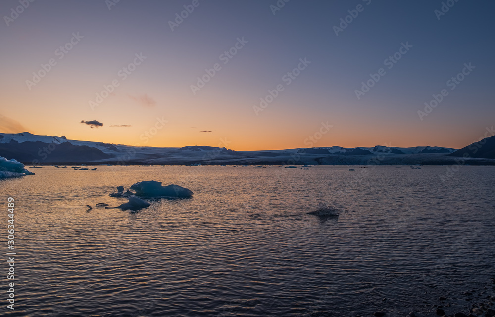 Obraz premium Blue icebergs floating in the jokulsarlon lagoon in Iceland in the september 2019