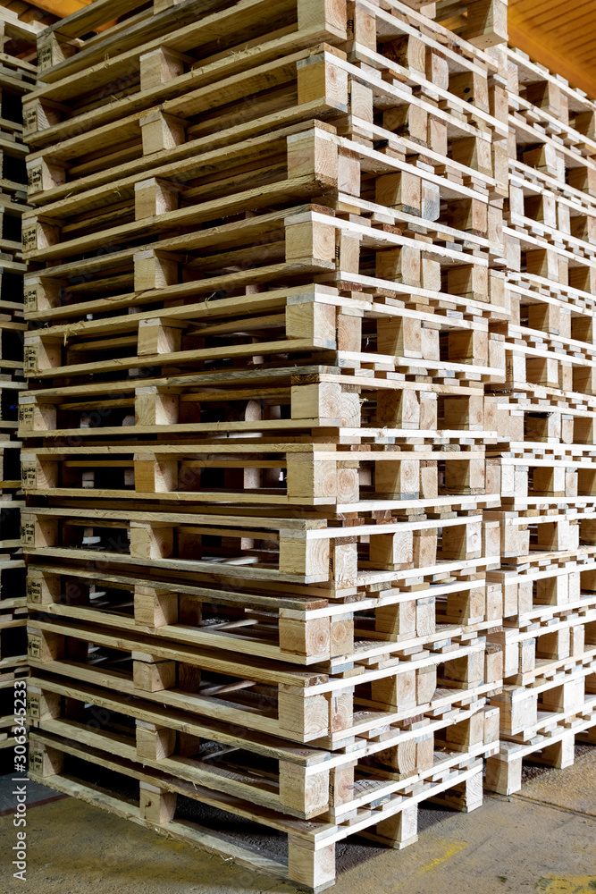 Pallet storage: logistics and shipping