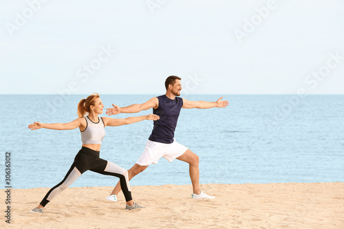 Sporty couple training at s...