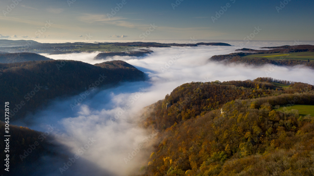 Fototapeta premium Nebel im Tal - Herbst