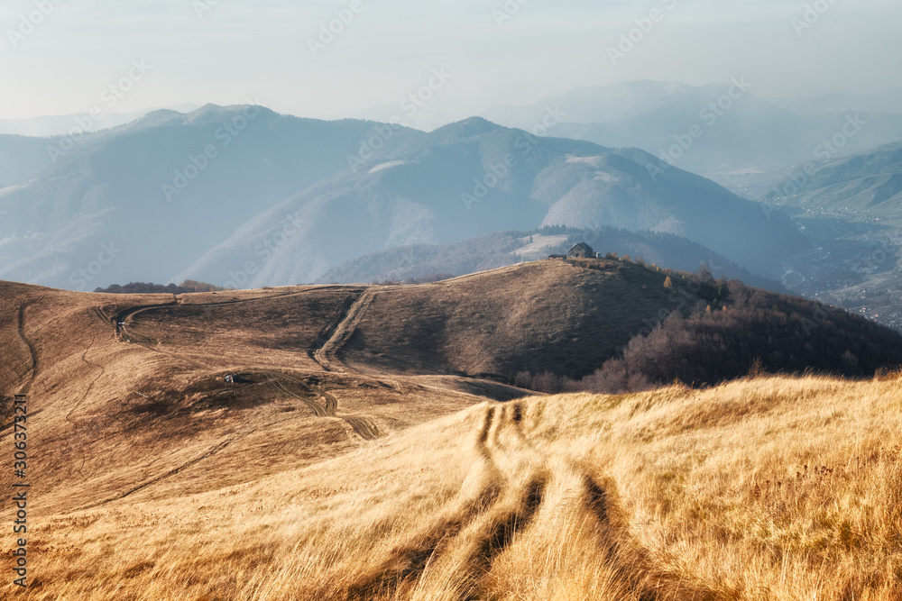 Fototapeta Suche Trawy w Górach - zdjęcie z efektem 3D