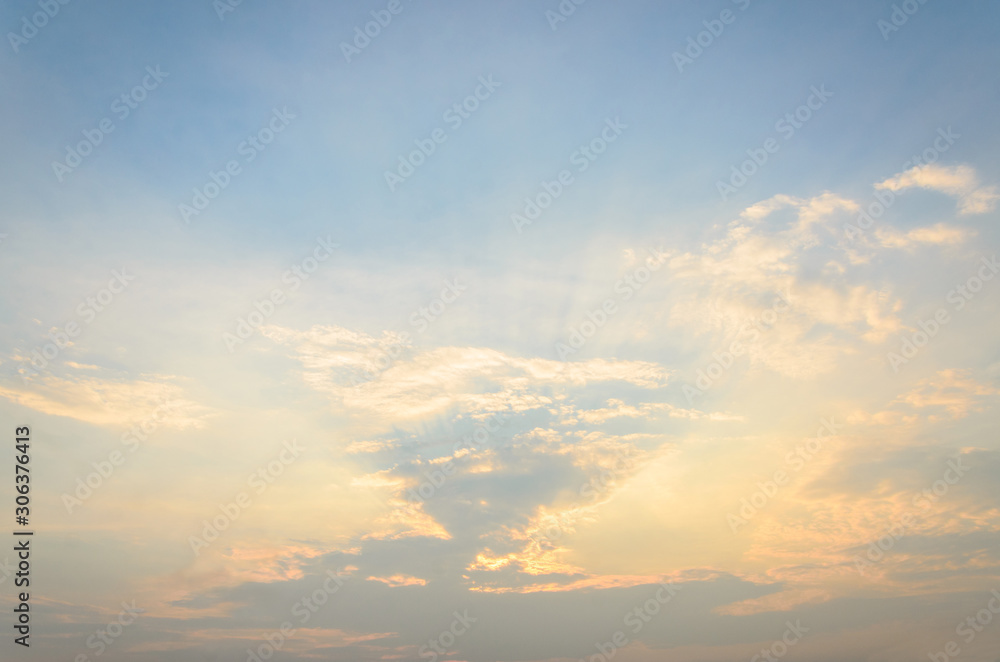 Fototapeta premium Clouds and light at sunset