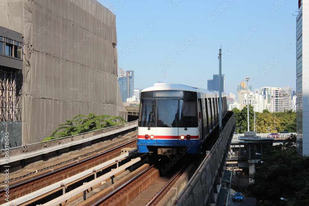 Fototapeta premium The Sky train is approaching the platform in Bangkok, Thailand