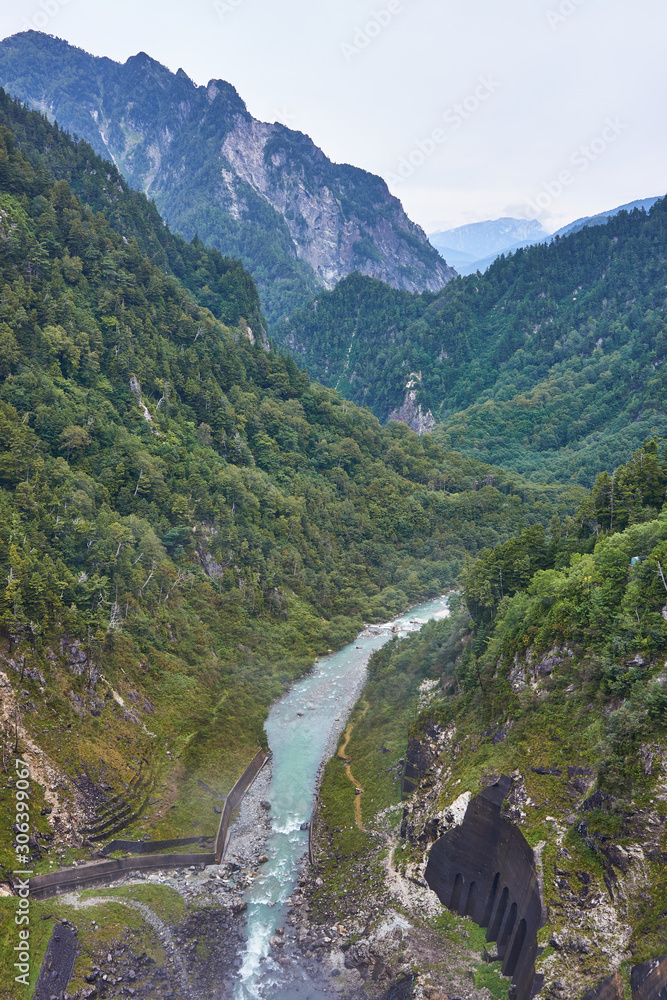 富山県 黒部ダムから見た黒部川と黒部別山 Stock Photo | Adobe Stock