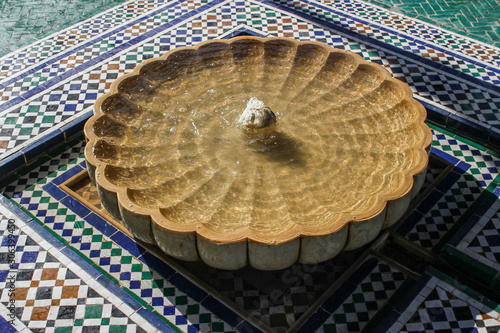 Εκτύπωση καμβά Le Jardin secret fountain with decorative moroccan tile pattern, Marrakech, Moro