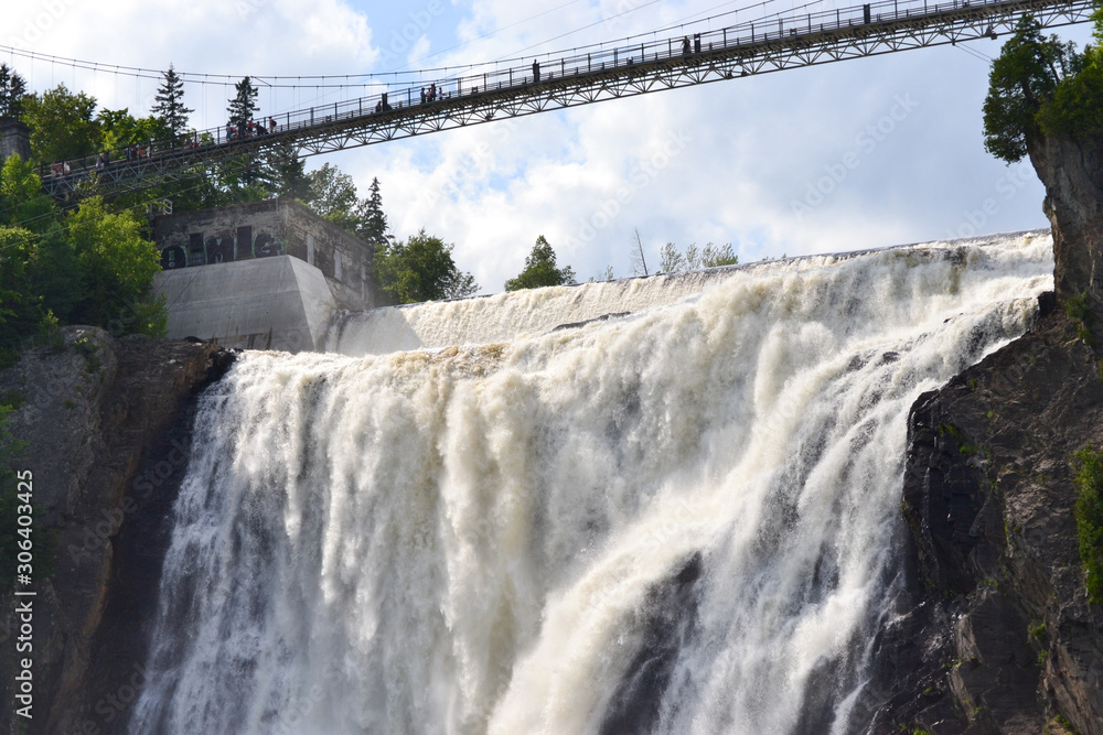 vista puente colgante cascadas de montmorency Stock Photo | Adobe Stock