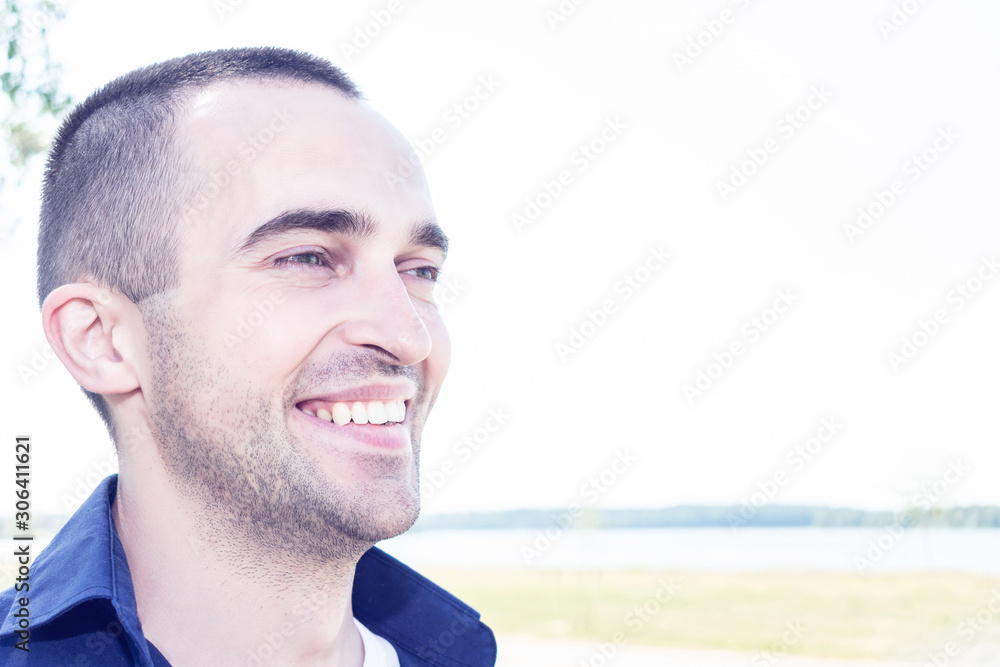 Obraz premium Attractive young man smiling, close up, copy space, toned
