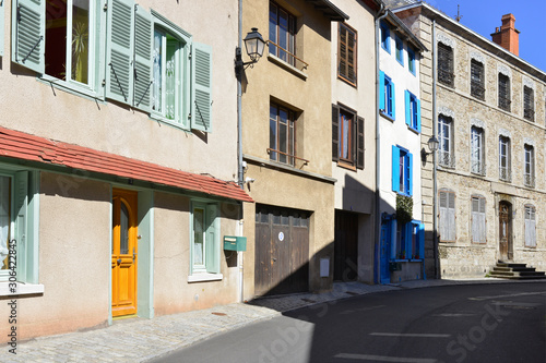 Rue du Chicot colorée à Ambert (63600), département du Puy-de-Dôme en région Auvergne-Rhône-Alpes, France © didier salou