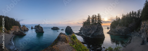 Panorama of Secret Beach in Oregon during a sunset © Michael
