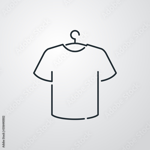 Icono plano lineal camiseta t con percha en fondo gris