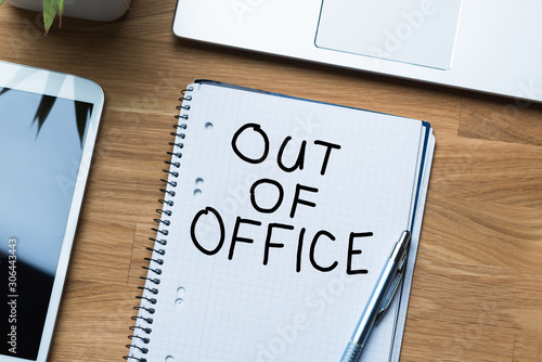 фотографія Notepad And Pen With Technologies On Office Desk