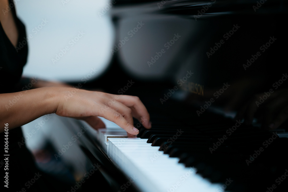 Fototapeta premium woman hands playing piano