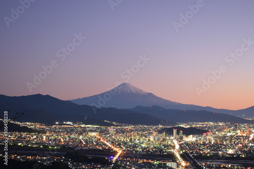 朝鮮岩山頂にて朝焼けの富士山