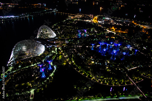 Fototapeta Naklejka Na Ścianę i Meble -  Singapore, 7 january 2019 - Singapore gardens by the bay at night