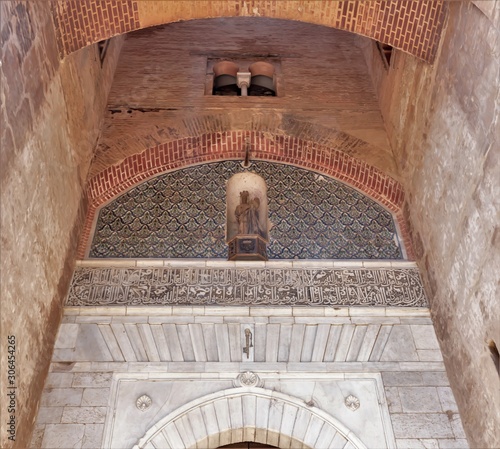Puerta enorme de ciudad antigua - Puerta de la justicia