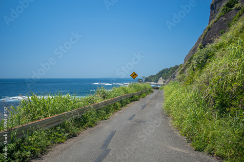 The road where you can see the beautiful sea in Osenkorogashi, Chiba Prefecture photo